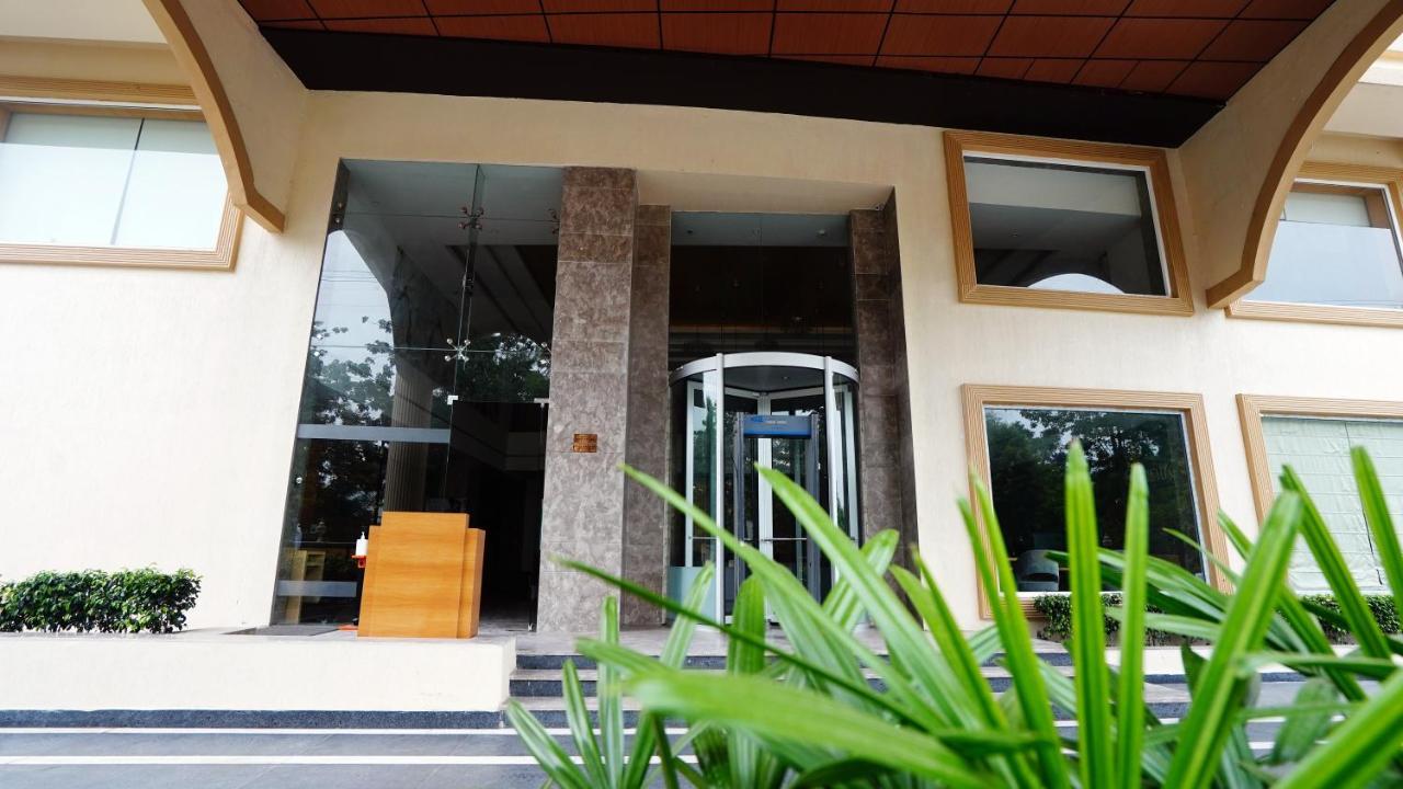 The Fern Residency Sarnath Hotel Váránaszi Kültér fotó