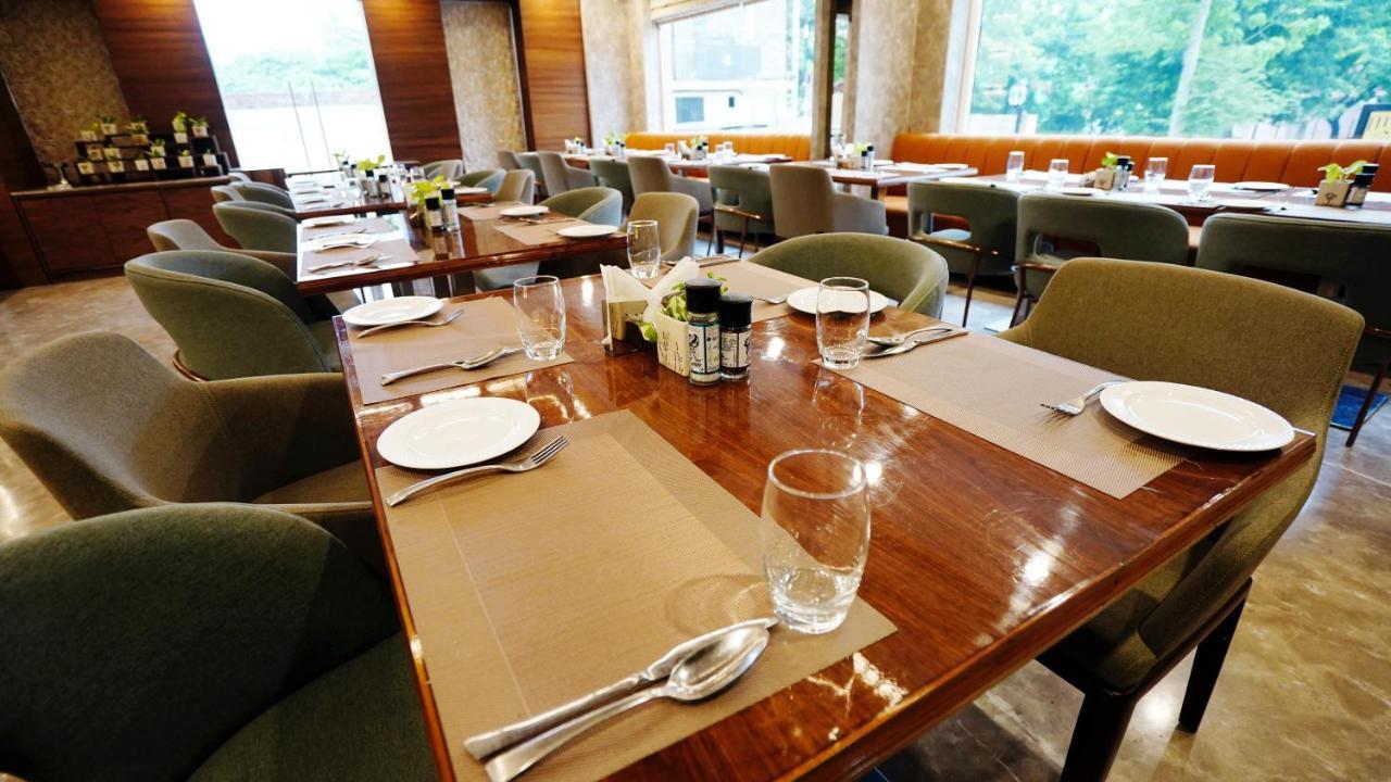 The Fern Residency Sarnath Hotel Váránaszi Kültér fotó